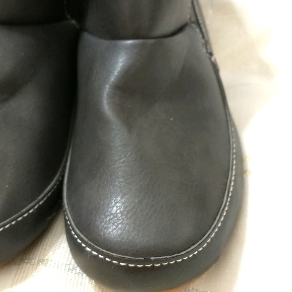 Ladies moccasins size 7 adjustable at ankle NEW - Picture 6 of 6